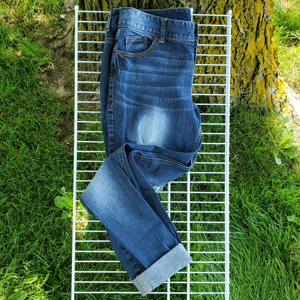 MAURICES Straight Leg Distressed Faded Jeans 7/8